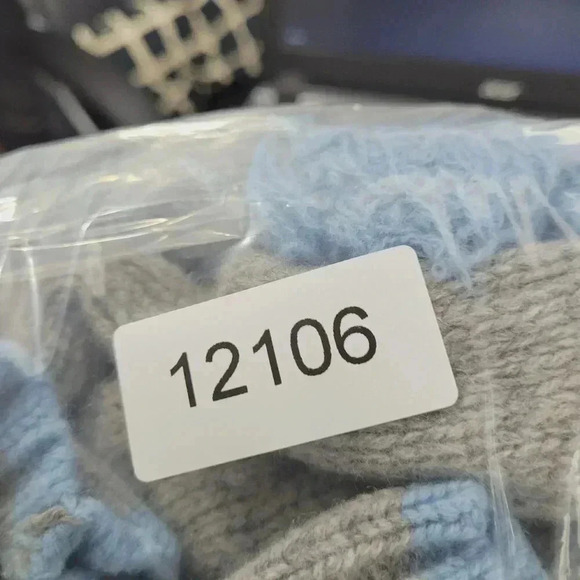 Vintage y2k Old Navy XL Gray Lambswool Pom Pom Hooded Sweater Women's  5PT - Picture 7 of 7